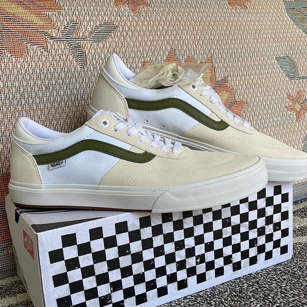 Vans WMNS Gilbert Crockett 
True White/Green
VN0A5JIF133
sneakers - Picture 7 of 16
